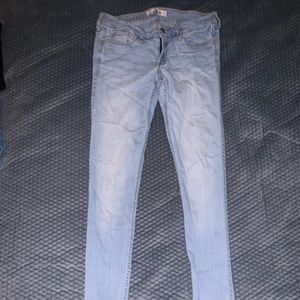 Hollister skinny Jean size 7L light blue color (small spot on left leg)